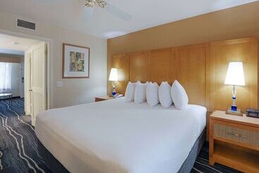 فندق Ramada By Wyndham Costa Mesa/newport Beach