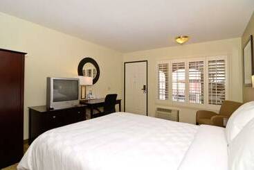 فندق Rodeway Inn Convention Center