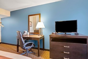 هتل Super 8 By Wyndham Newark De