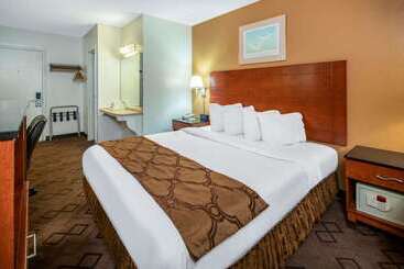 هتل Travelodge By Wyndham Burbankglendale