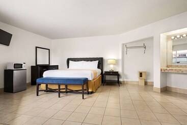 هتل Travelodge By Wyndham Las Vegas