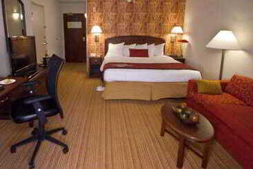 هتل Courtyard By Marriott Lansing