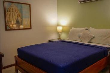 هتل Isla Bonita Yacht Club