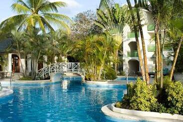 هتل Mango Bay All Inclusive