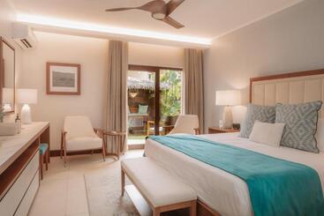 Manchebo Beach Resort And Spa