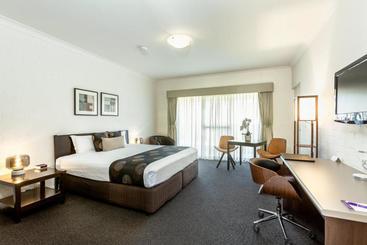 Blazing Stump Motel & Suites