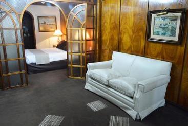Gardi Hotel & Suites