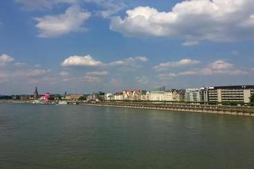 هتل Holiday Inn Düsseldorf  Hafen
