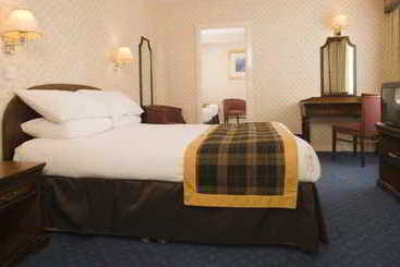 בית מלון כפרי DoubleTree by Hilton Aberdeen Treetops