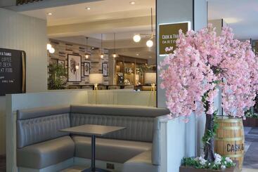 فندق Doubletree By Hilton Dartford Bridge