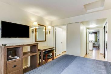 هتل Rodeway Inn