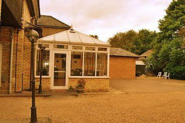 هتل Olivers Lodge