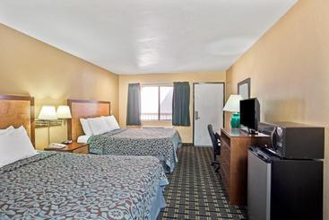 호텔 Days Inn By Wyndham Whittier Los Angeles