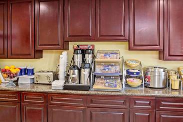 هتل Days Inn By Wyndham Whittier Los Angeles