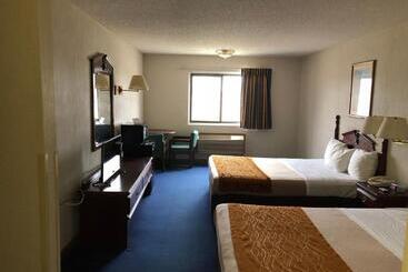 فندق Denison Inn & Suites