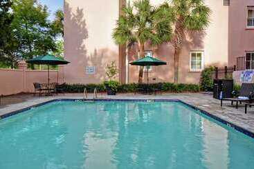 هتل Embassy Suites By Hilton Charleston Historic District