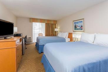 هتل Red Roof Inn Plus+ Neptune Beach  Jacksonville Beach