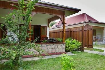 ホテル The Islander