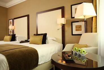 Hotel Mövenpick Grand Al Bustan