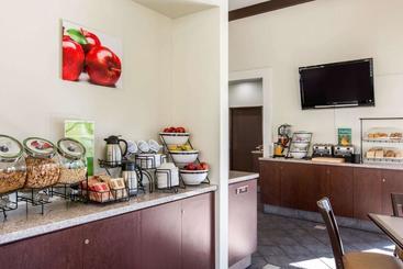 هتل Cco  & Suites Downtown