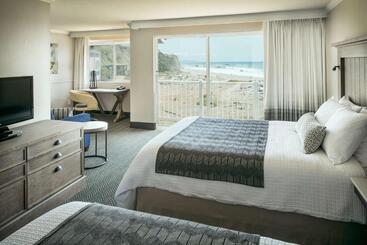 فندق Beachfront Inn
