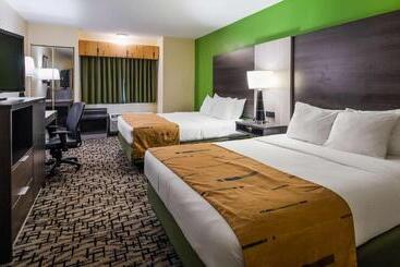 فندق Best Western Crown Inn & Suites   Batavia