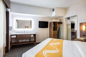 فندق Quality Suites