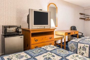 هتل Rodeway Inn Amish Country