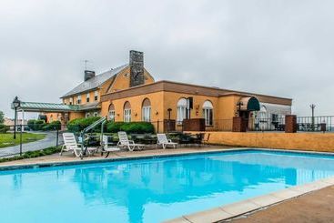 هتل Rodeway Inn Amish Country