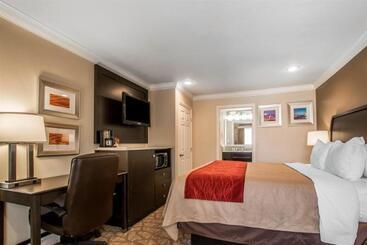 アパートホテル Quality Inn Downey