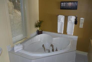 هتل Auberge Du Lac Des Sables