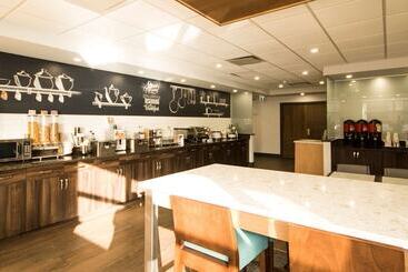 هتل Best Western Plus Suites Downtown Calgary