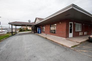 هتل Bluenose Inn And Suites