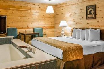 هتل Econo Lodge Bayview