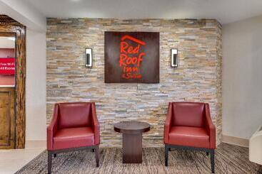 Отель Red Roof Inn & Suites Newport Middletown, Ri