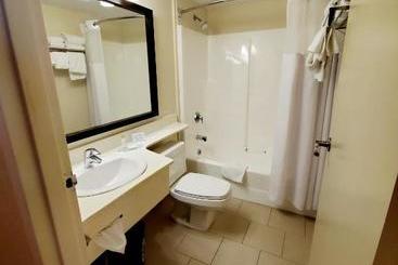 هتل Travelodge Suites By Wyndham Halifax Dartmouth