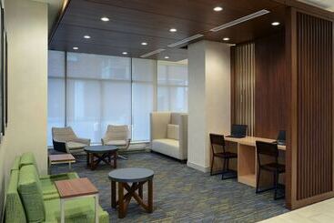 فندق Holiday Inn Express Toronto Downtown, An Ihg