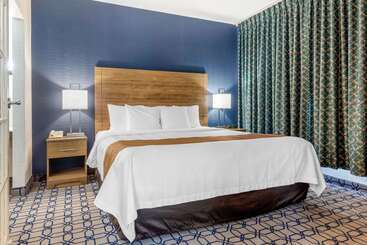 هتل Quality Suites