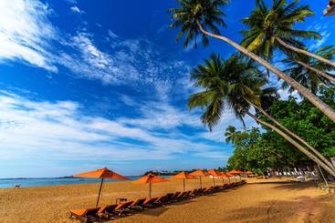 استراحتگاه Calamander Unawatuna Beach