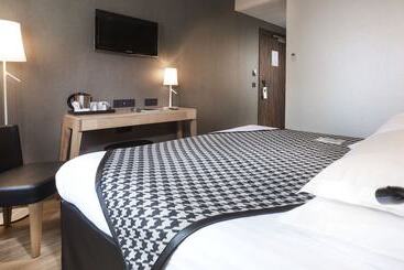 هتل Acanthe Boulogne Billancourt