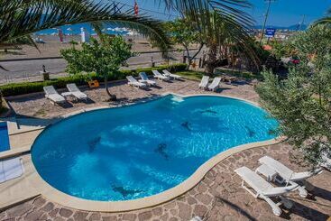 هتل Assos Eden Beach