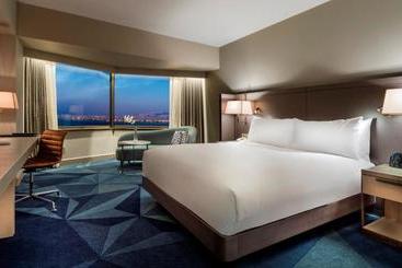 هتل Hilton Izmir