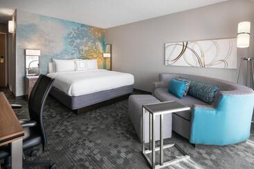 هتل Courtyard By Marriott Las Vegas Convention Center