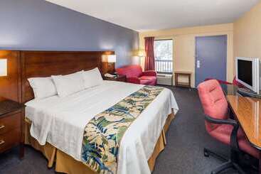 בית מלון כפרי Days Inn By Wyndham Walterboro