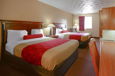 هتل Econo Lodge Inn & Suites
