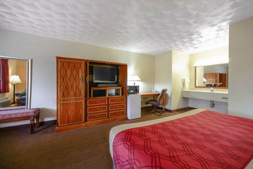 هتل Econo Lodge Inn & Suites