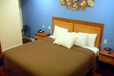 Отель Fairbridge Inn & Suites Gateway To Yosemite