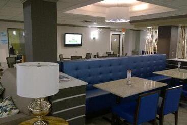 호텔 Holiday Inn Express & Suites Fayetteville University Of Arkansas Area, An Ihg