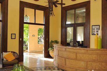 هتل Tierra del Sol Resort, Spa & Country Club