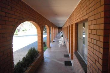 Hotelli Cooma Country Club Motor Inn